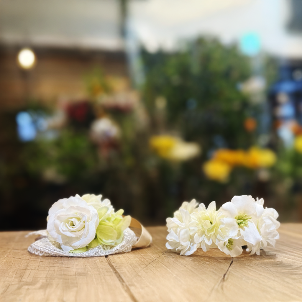 左:クラウン、右:ヘッドアクセ